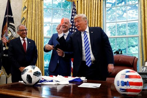 Tranh luận dữ dội vì cầu thủ Mỹ thoát án treo giò 'nhờ ông Trump'