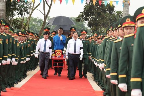 Phó Thủ tướng Thường trực Phạm Gia Túc dự Lễ viếng, truy điệu và an táng hài cốt liệt sĩ tại Tây Ninh
