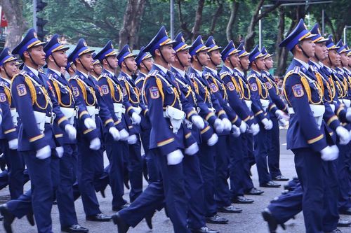Có được bảo lưu thành tích để xét thăng quân hàm trước thời hạn?