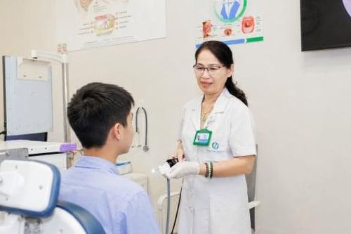 Đau họng kéo dài, bé trai 14 tuổi phát hiện ung thư vòm họng đã di căn