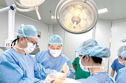 'Vá lành' những nụ cười khiếm khuyết