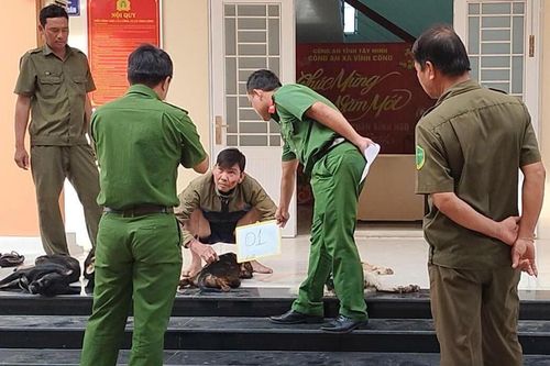 Va chạm giao thông, phát hiện hai đối tượng nghi trộm chó