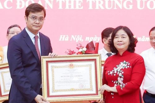 Trung ương Đoàn nhận Huân chương Lao động hạng Ba