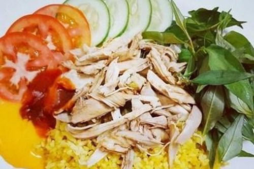 Khẩn trương làm rõ vụ nhiều người nghi ngộ độc thực phẩm do ăn cơm gà Quỳnh Nga