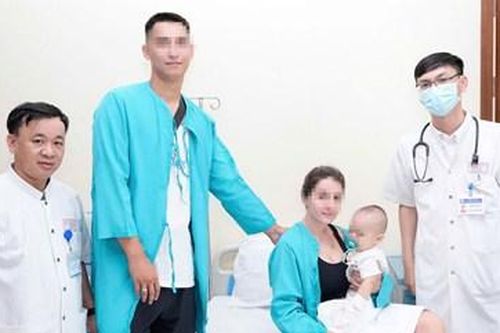 Bệnh viện Trung ương Huế cứu thành công bé trai 9 tháng tuổi quốc tịch Kazakhstan nuốt kim băng đang bung mở