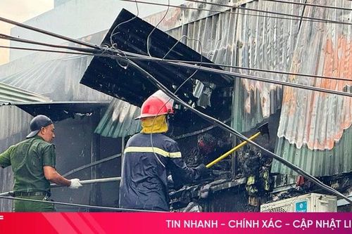 Cháy nhà kinh doanh tạp hóa, nhiều tài sản bị thiêu rụi