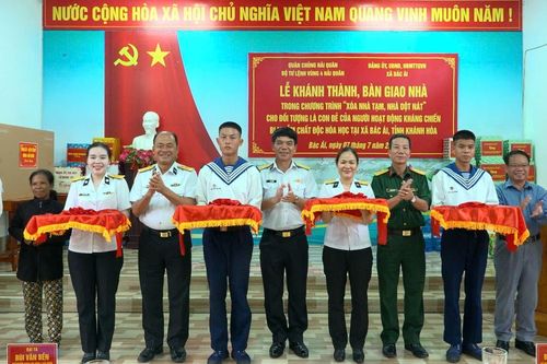 Hải quân khánh thành, bàn giao 4 căn nhà cho các gia đình chính sách