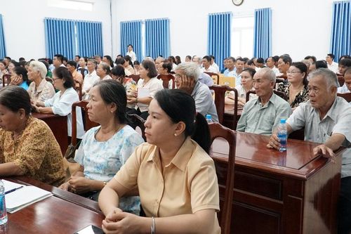 Cử tri Bình Dương kiến nghị tháo gỡ 'điểm nghẽn' sổ đỏ và xử lý áp lực rác thải sau sáp nhập