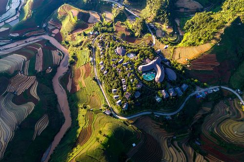 Đắm mình trong khu nghỉ dưỡng cao cấp giữa điệp trùng ruộng bậc thang Mù Cang Chải mùa nước đổ
