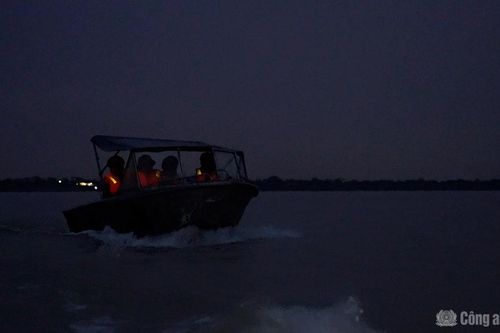 Đêm tuần tra của những người giữ bình yên sông nước Thủ đô