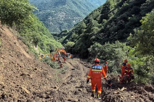 Lở đất ở Trung Quốc, 16 người nghi bị chôn vùi
