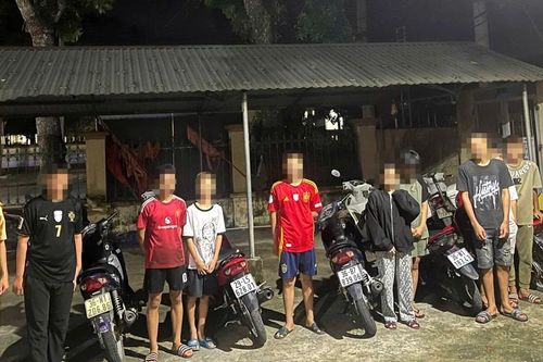 Xử phạt gần 70 triệu đồng nhóm thanh, thiếu niên lạng lách, đánh võng