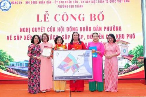 Phường Bến Thành công bố quyết định về sắp xếp, chia tách, sáp nhập, đổi tên khu phố