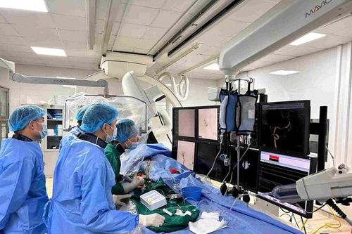 Đau đầu, chóng mặt kéo dài, bất ngờ phát hiện 'quả bom nổ chậm' trong não