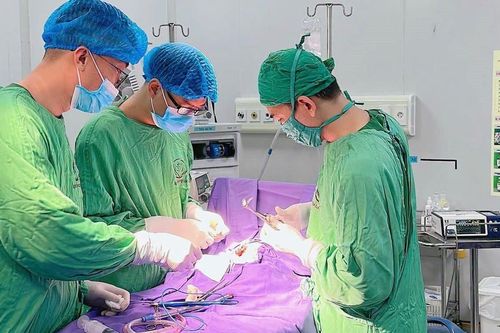 Cứu sống bé sơ sinh mắc đồng thời hai dị tật bẩm sinh hiếm gặp