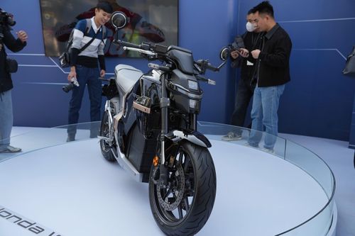 Môtô điện đầu tiên của Honda mở bán, giá gần 17.000 USD