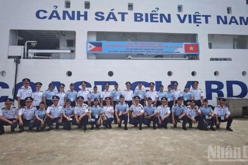 Sĩ quan trẻ Lực lượng Bảo vệ bờ biển Philippines thăm, giao lưu tại Vùng Cảnh sát biển 2