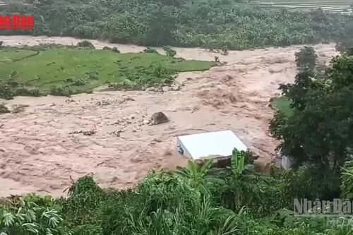 [Video] Mưa lũ làm sạt lở nhiều tuyến đường, hư hại tài sản tại Lai Châu