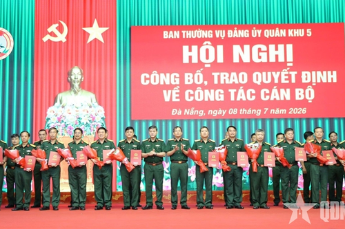 70 cán bộ Quân khu 5 nhận quyết định điều động, bổ nhiệm, thăng quân hàm, nâng lương