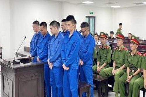Xét xử nhóm lừa đảo đặt mua bán hàng qua điện thoại từ bên kia biên giới