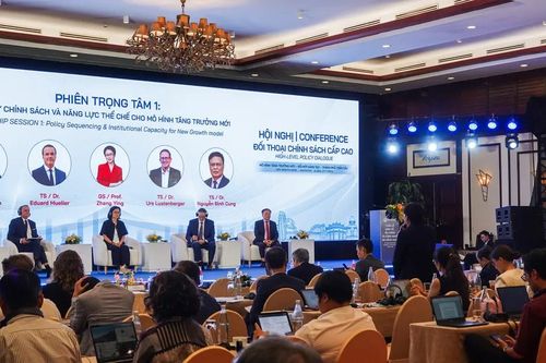 Xây dựng lợi thế cạnh tranh từ thể chế và nhân tài