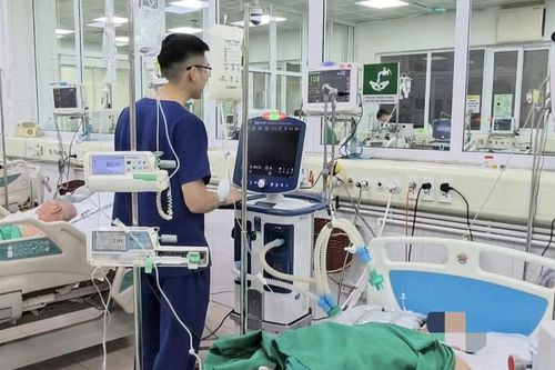 Bác sĩ cảnh báo người có bệnh nền dễ rơi vào sốc sốt xuất huyết