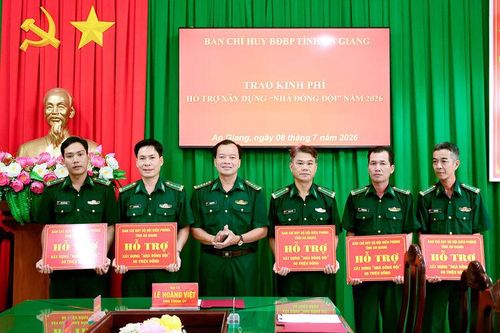 Bộ đội Biên phòng tỉnh An Giang hỗ trợ xây dựng 5 căn nhà Đồng đội