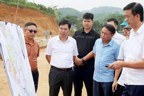 Phó Chủ tịch UBND tỉnh Phan Trung Bá kiểm tra tình hình triển khai các cụm công nghiệp phía Nam tỉnh