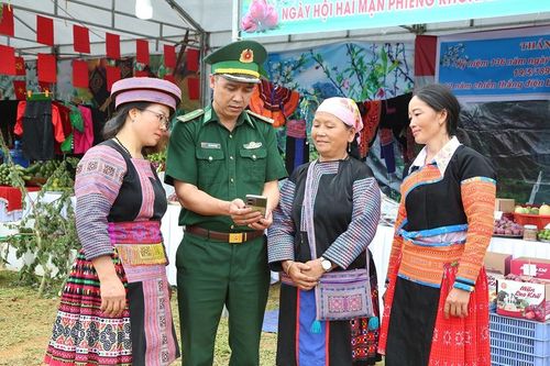 Những 'thầy giáo quân hàm xanh' của chuyển đổi số