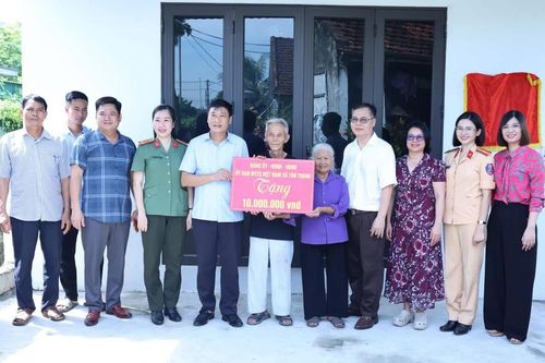 Ninh Bình khánh thành, bàn giao hai căn nhà Đại đoàn kết cho hộ nghèo