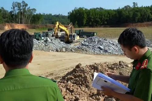 Quảng Ngãi: Khởi tố giám đốc công ty bán đất san lấp sai quy định