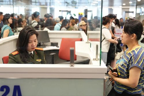 Điều chỉnh quy định về tạm hoãn xuất cảnh