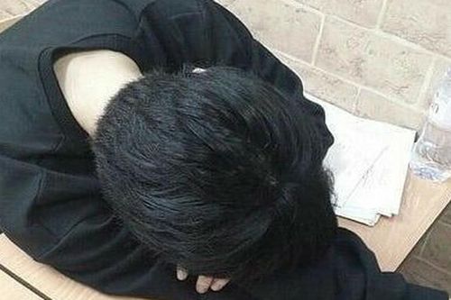 Mẹ thưởng nóng 38 triệu vì thi đại học điểm cao, 3 ngày sau nam sinh lộ bí mật khiến gia đình sụp đổ