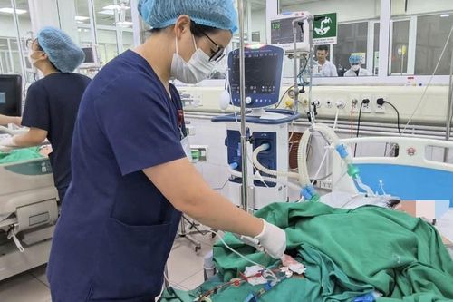 Hà Nội: Một phụ nữ nguy kịch, phải lọc máu liên tục do sốt xuất huyết biến chứng nặng