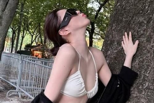 Han So Hee gợi cảm