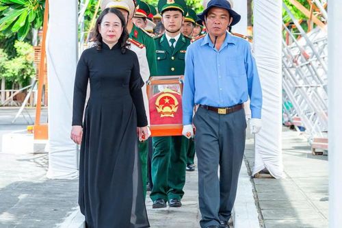 Phó Chủ tịch nước dự lễ an táng 235 hài cốt liệt sĩ tại Nghĩa trang liệt sĩ Dốc Bà Đắc