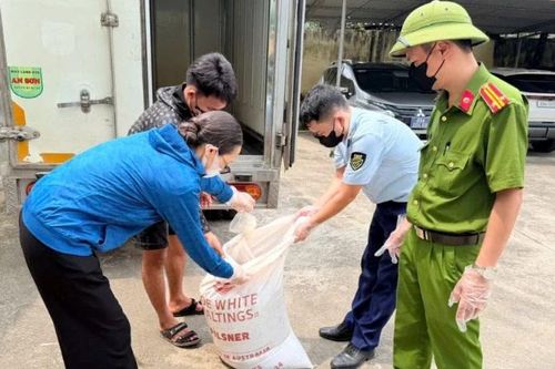 Hưng Yên phát hiện gần 500kg lòng lợn đang phân hủy trên đường đi tiêu thụ