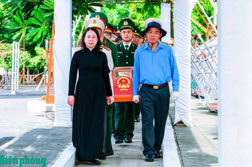 Phó Chủ tịch nước Võ Thị Ánh Xuân dự Lễ truy điệu và an táng hài cốt liệt sĩ tại An Giang