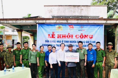 Khởi công sửa chữa nhà ở cho thân nhân liệt sĩ tại xã Tam Xuân
