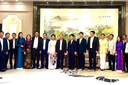 Bí thư Tỉnh ủy Thái Đại Ngọc chào xã giao lãnh đạo TP. Tô Châu