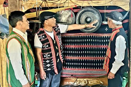 Người giữ 'lửa' văn hóa Pa Kô