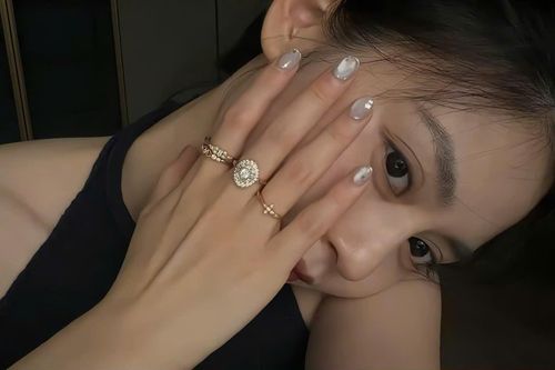Cách chọn nhẫn cưới cho người có làn da nhạy cảm