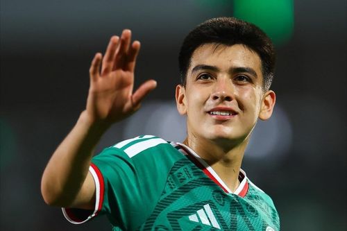Bị loại ở World Cup, sao trẻ Mexico về nước tốt nghiệp cấp ba