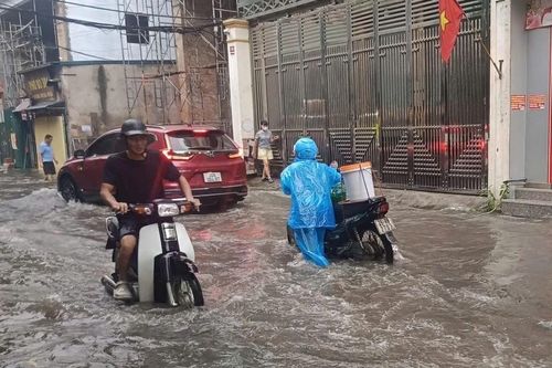 Hà Nội rút kinh nghiệm, khắc phục sự cố vận hành thoát nước sau trận mưa lớn chiều 9/7