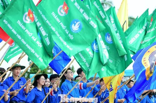 Hàng nghìn sinh viên Thủ đô mang nhiệt huyết tuổi trẻ đến Chiến dịch Mùa hè xanh 2026