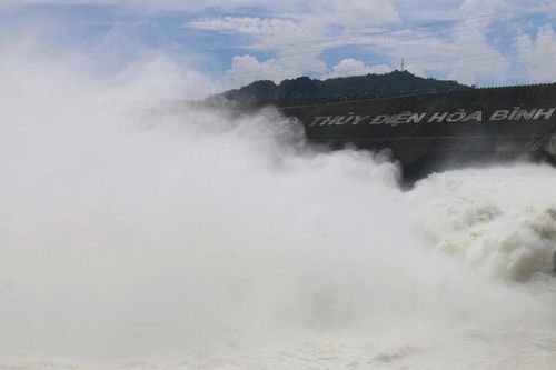 Mưa lớn kéo dài ở miền Bắc, thủy điện Hòa Bình sắp mở cửa xả đáy