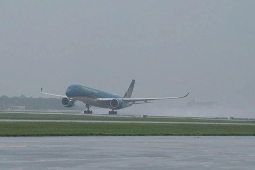 Hàng loạt chuyến bay của Vietnam Airlines bị ảnh hưởng do siêu bão BAVI