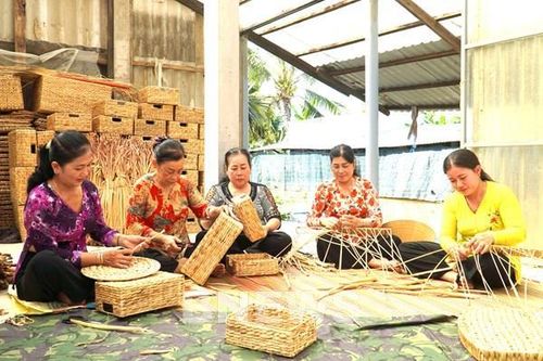 Khi phụ nữ 'bắt trend' làm giàu, xóa nghèo