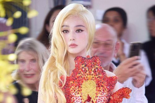 Phạm Băng Băng khiến fan ngỡ ngàng với diện mạo lạ lẫm ở tuổi U50