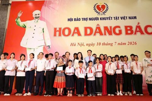 Chương trình 'Hoa dâng Bác': Biểu dương 170 trẻ mồ côi, trẻ bị bỏ rơi vượt khó vươn lên